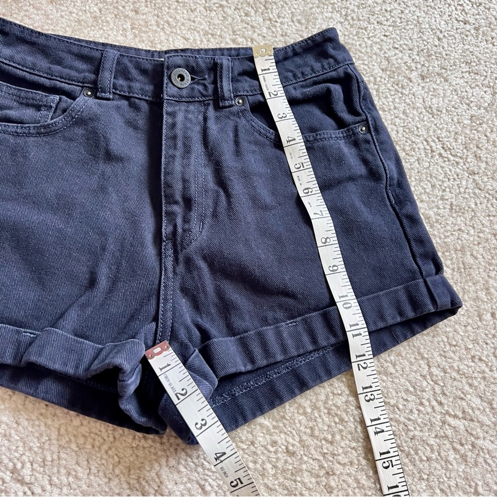 BULLHEAD DENIM Black High Rise Mom Shorts—SZ. 5 (juniors) - Picture 5 of 10